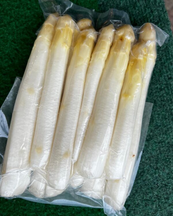 WhatsApp Image 2023-04-23 at 16.56.03 Asperge 'buiten beentjes'